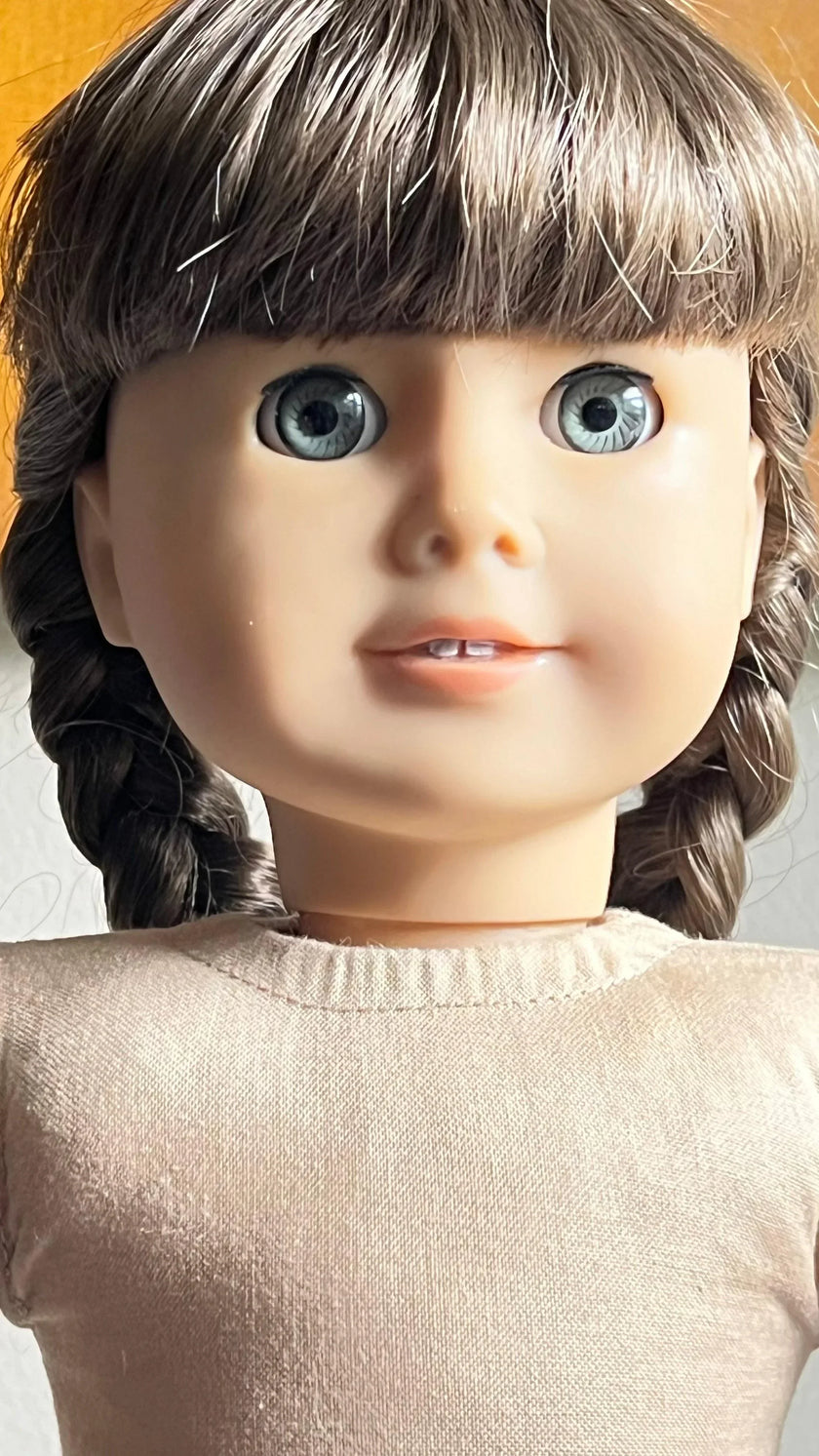 RETIRED American Girl Pleasant Company Molly doll - Cape Cod Fashionista