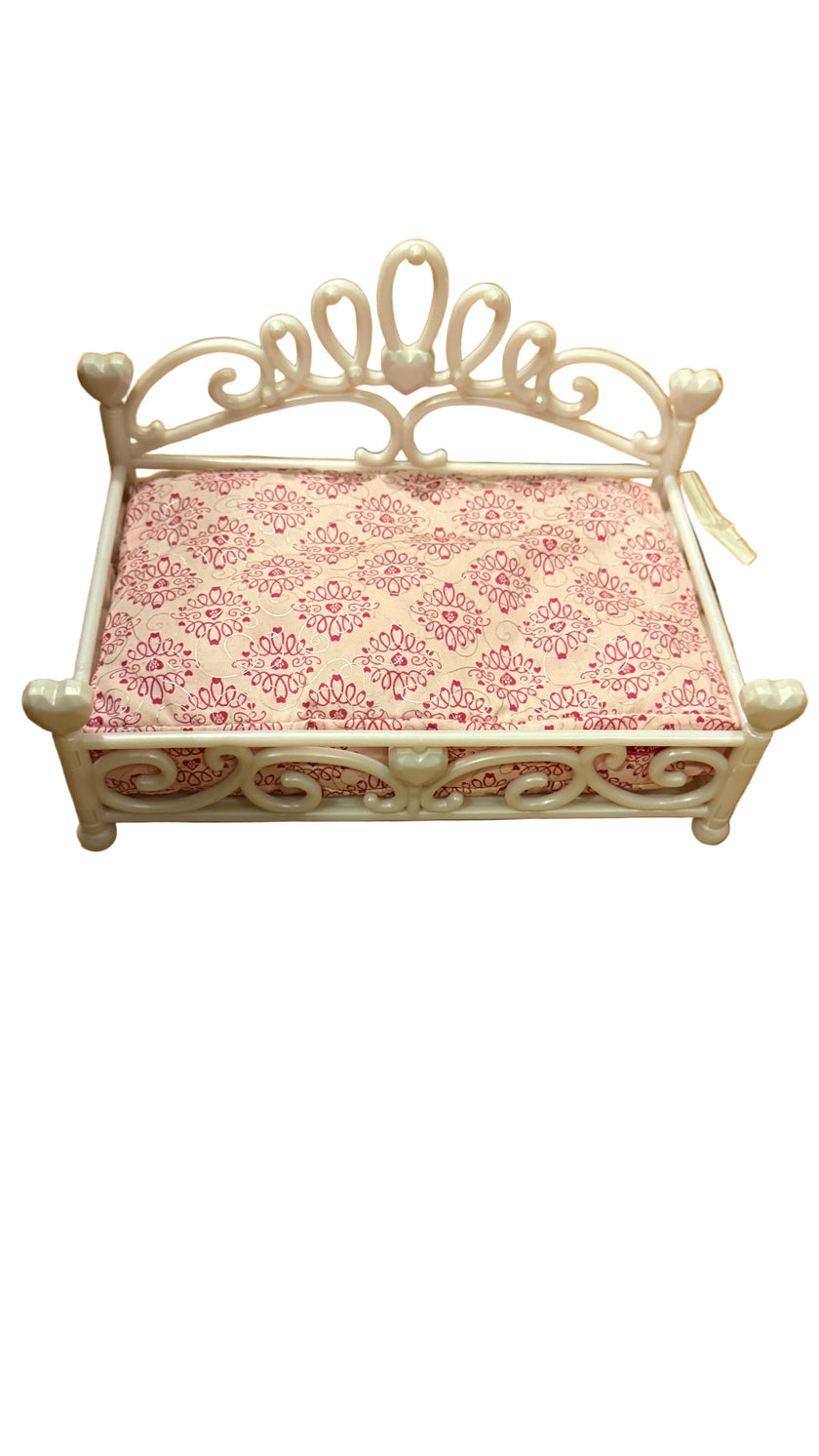 American Girl 2014 Coconut Princess Pet Bed