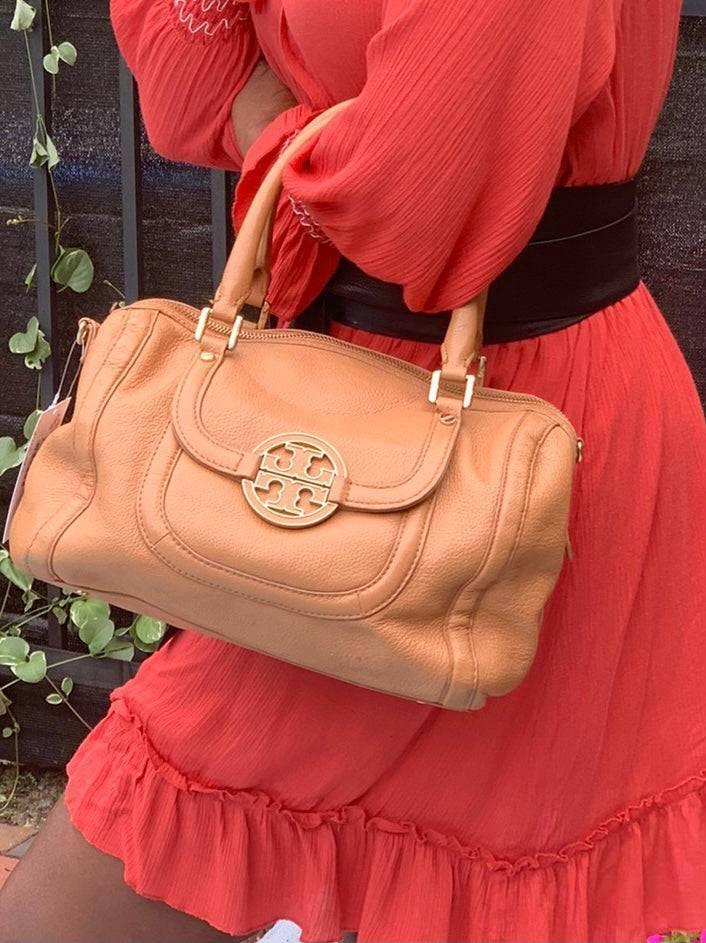 TORY BURCH AMANDA MIDDY CAMEL LOGO HANDBAG